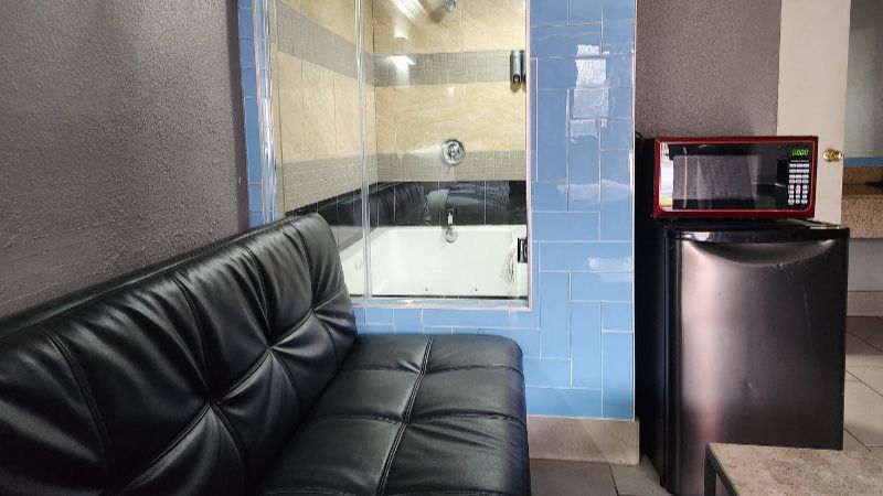 Americas Best Value Inn & Suites Little Rock at Scott Hamilton Dr, photo 6