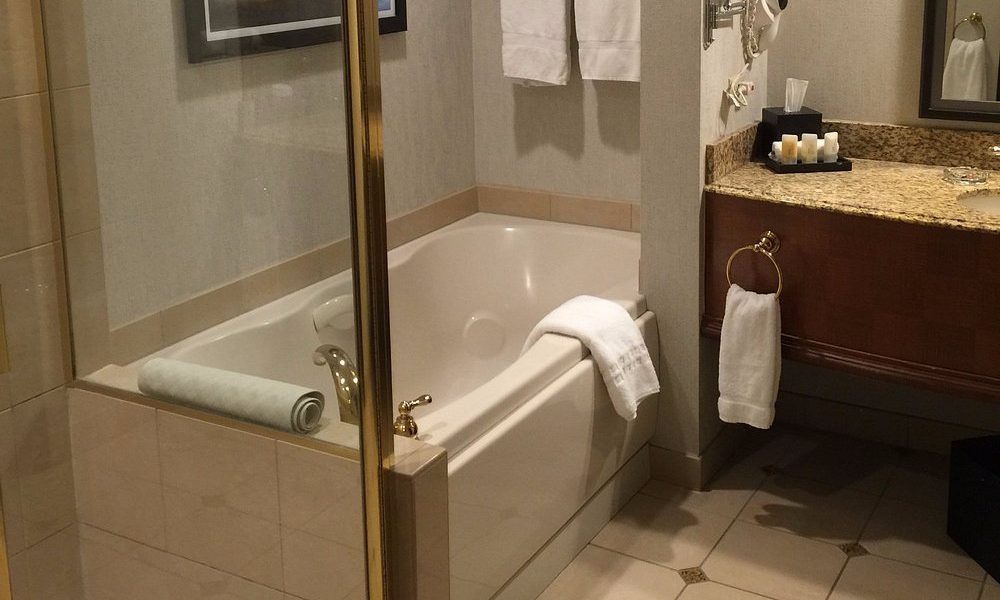 Ameristar Casino Hotel East Chicago, room with private jacuzzi, photo 1