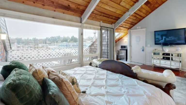 Beautiful Briny Retreat
