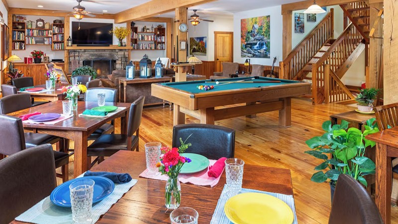 Bent Creek Lodge, room with private jacuzzi, photo 6