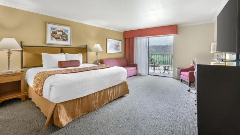 Best Western Plus Arroyo Roble Hotel & Creekside Villas