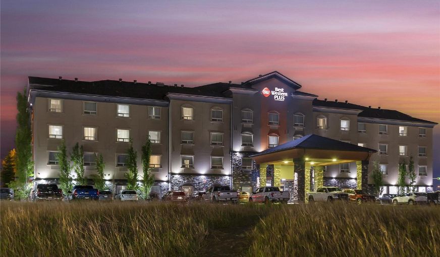 Best Western Plus Sherwood Park Inn & Suites, room with private jacuzzi, photo 6