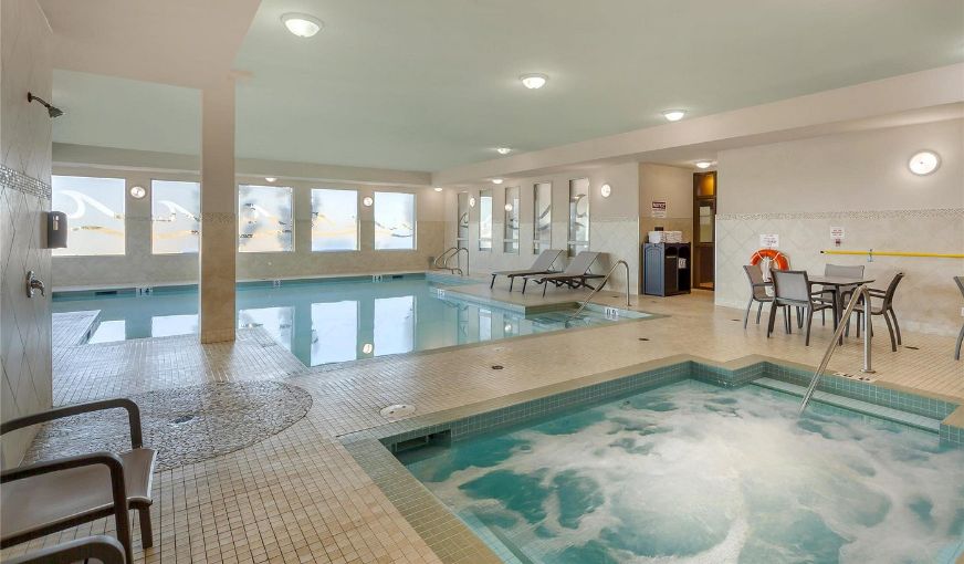 Best Western Plus Sherwood Park Inn & Suites, room with private jacuzzi, photo 7
