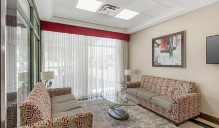 Best Western Plus Travel Hotel Toronto Airport