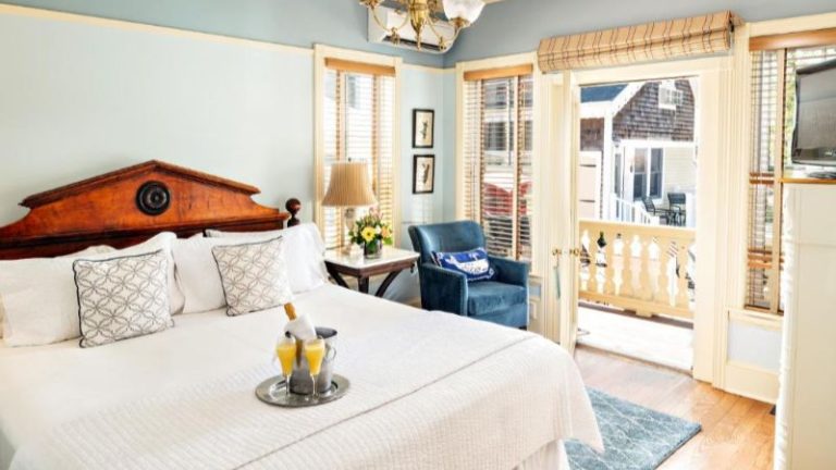 Brass Key Guesthouse – Provincetown