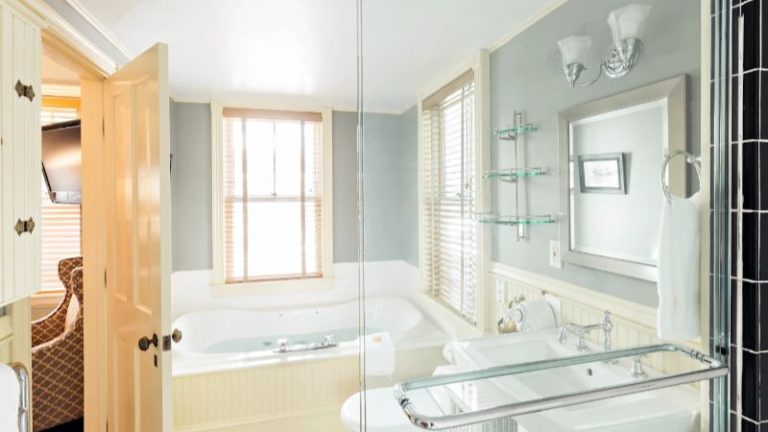 Brass Key Guesthouse – Provincetown