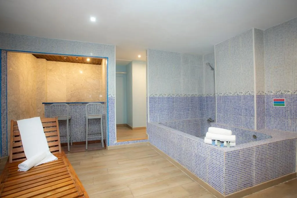 Casual de las Civilizaciones Valencia, habitación con jacuzzi privado