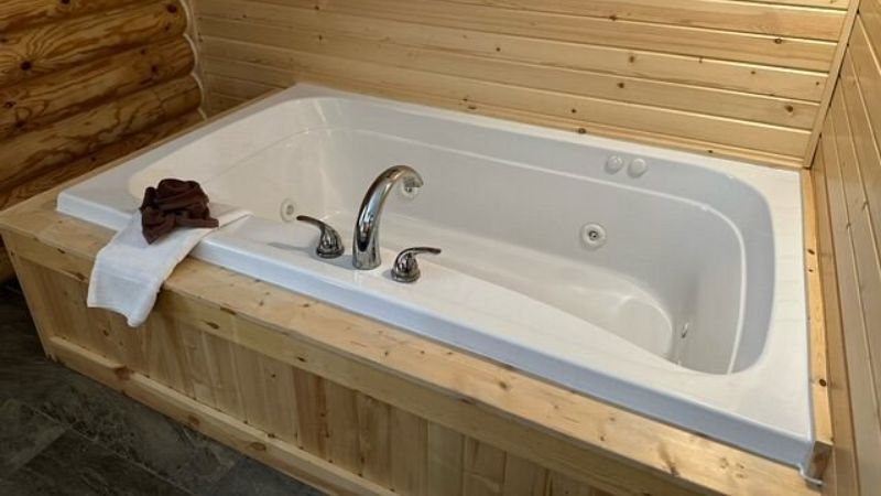 Cedar Lodge & Settlement – Whirlpool Suites
