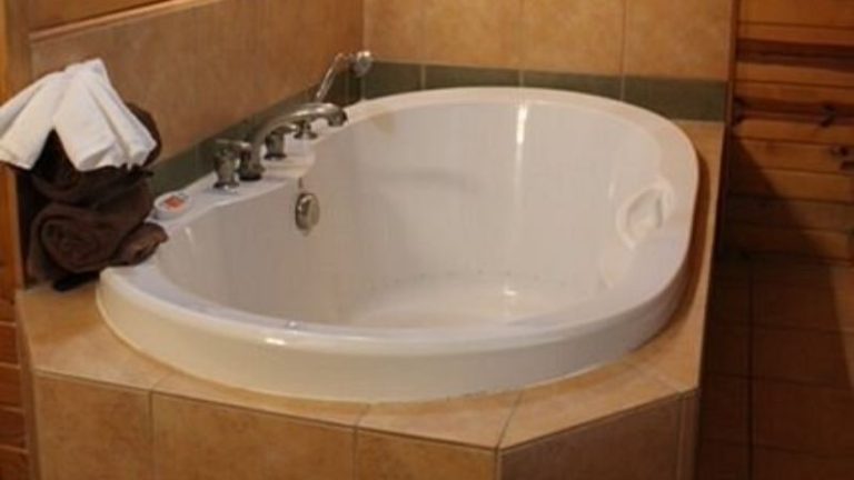Cedar Lodge & Settlement – Whirlpool Suites