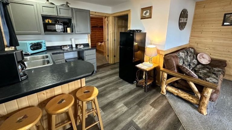 Cedar Lodge & Settlement – Whirlpool Suites