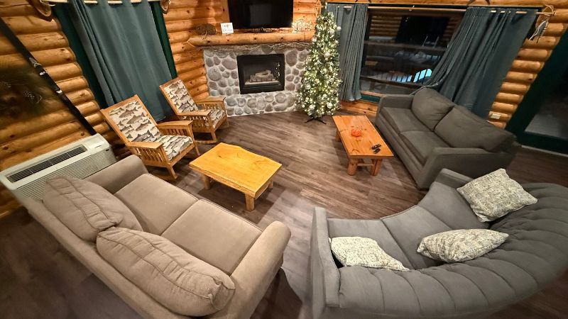 Cedar Lodge & Settlement – Whirlpool Suites, room with private jacuzzi, photo 7