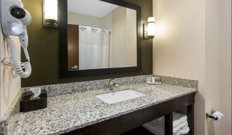 Comfort Inn & Suites Moore – Oklahoma City