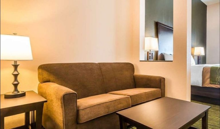 Comfort Inn & Suites Moore – Oklahoma City