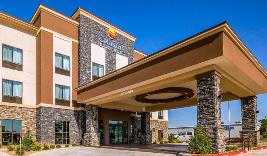 Comfort Inn & Suites Moore – Oklahoma City, room with private jacuzzi, photo 6
