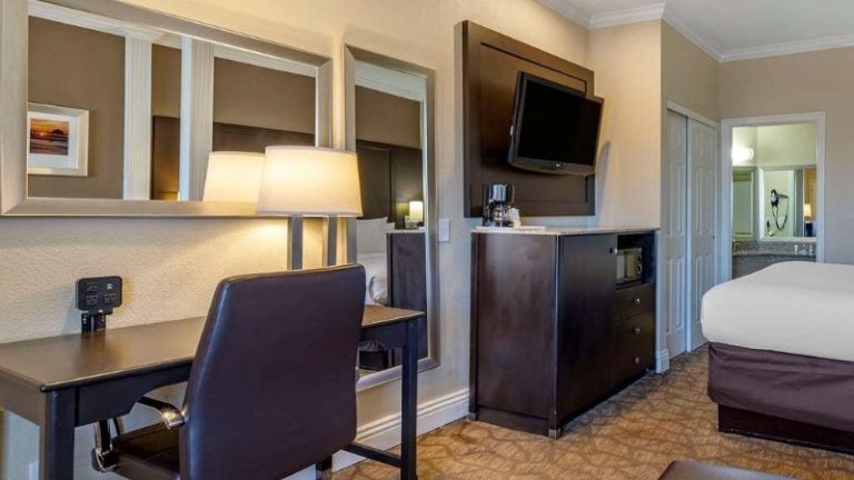 Comfort Inn & Suites Huntington Beach