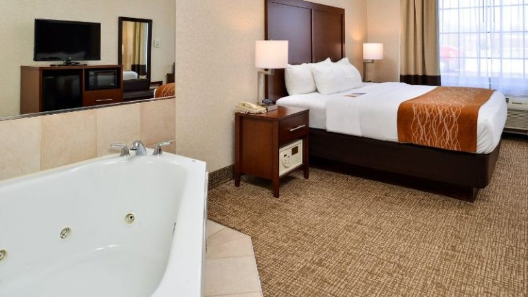 Comfort Inn & Suites Madison North (DeForest)