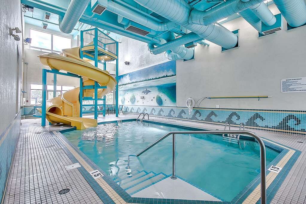 Comfort Inn & Suites South Calgary, room with private jacuzzi, photo 7