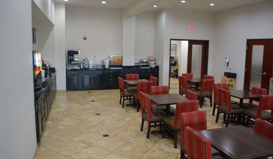 Comfort Suites Yukon – SW Oklahoma City, room with private jacuzzi, photo 7