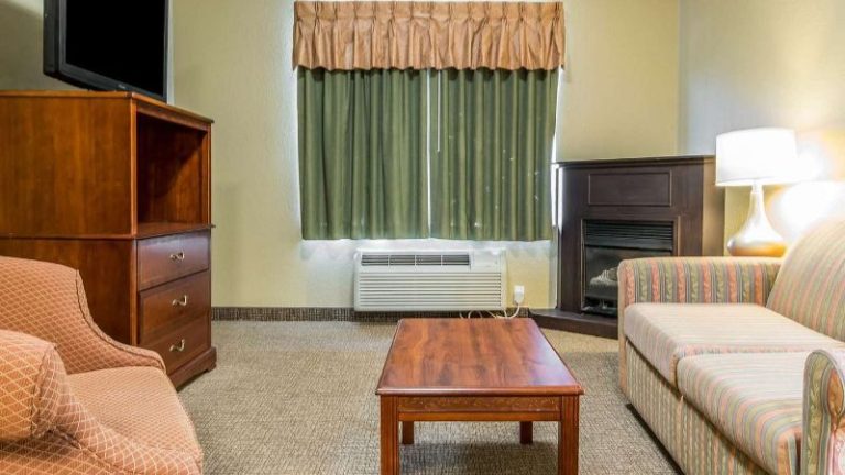 Comfort Suites