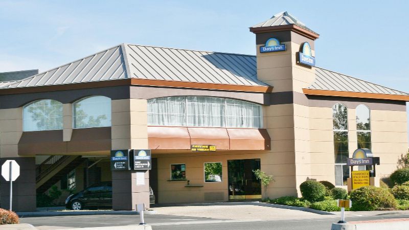Days Inn By Wyndham Rocklin/sacramento, room with private jacuzzi, photo 6