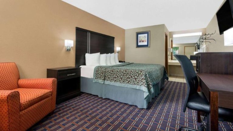 Days Inn by Wyndham Maumee/Toledo