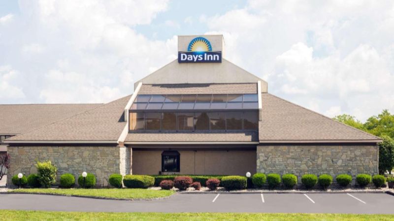 Days Inn by Wyndham Maumee/Toledo, room with private jacuzzi, photo 5
