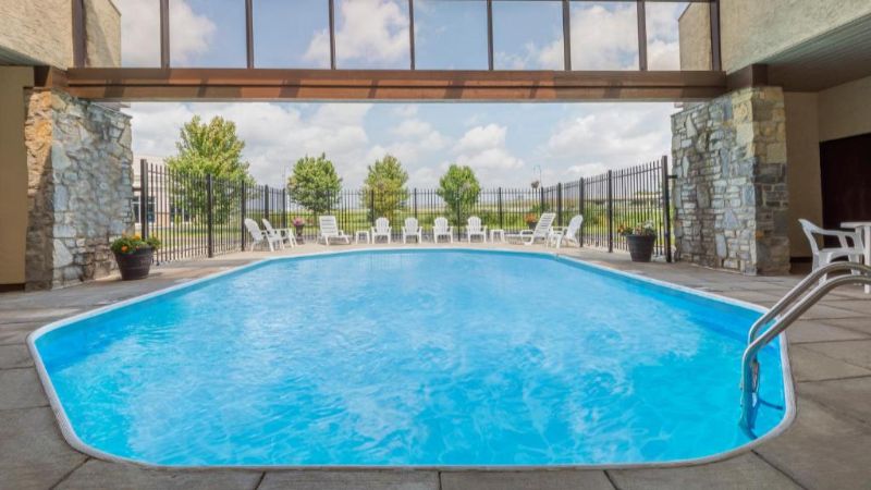 Days Inn by Wyndham Maumee/Toledo, room with private jacuzzi, photo 6