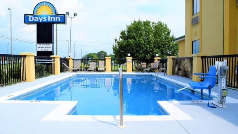 Days Inn by Wyndham Montgomery