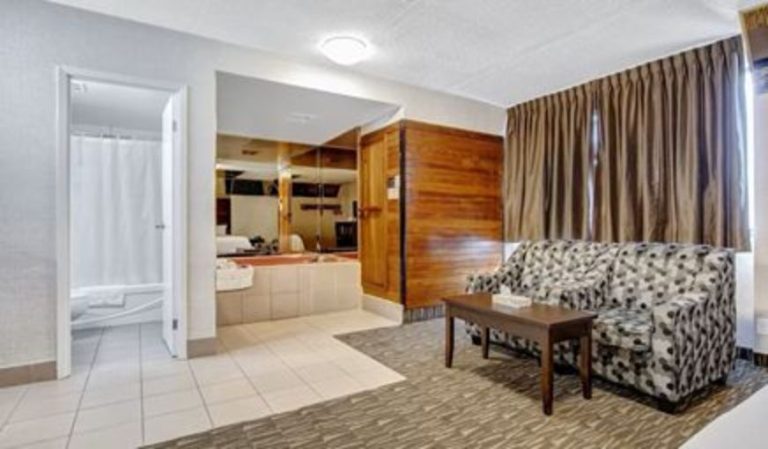 Deluxe Inn Queensway