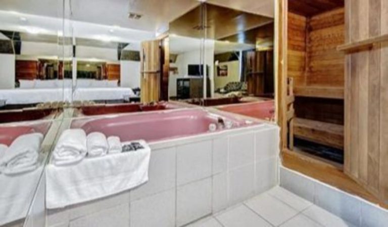 Deluxe Inn Queensway