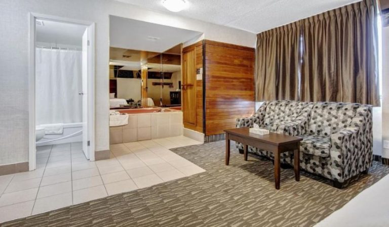 Deluxe Inn Queensway