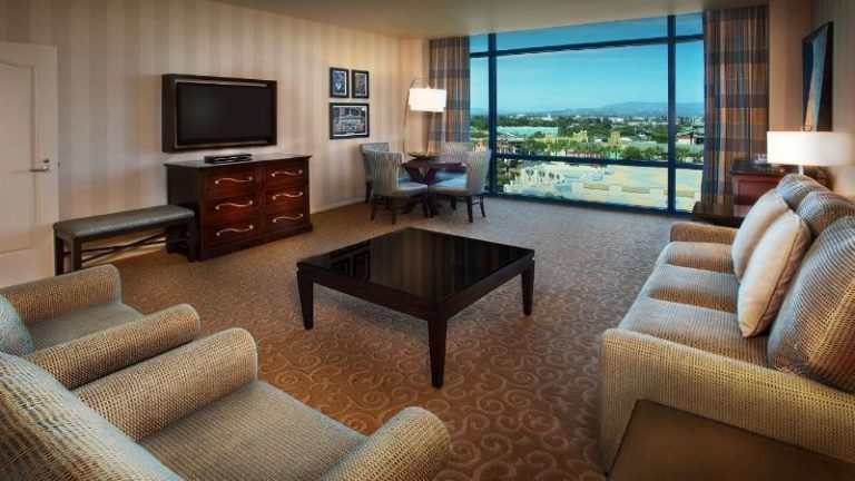 Disneyland Hotel