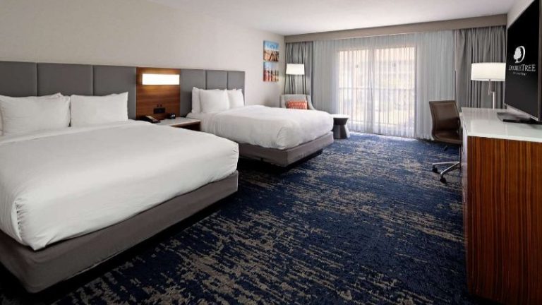 DoubleTree by Hilton Hotel Bakersfield