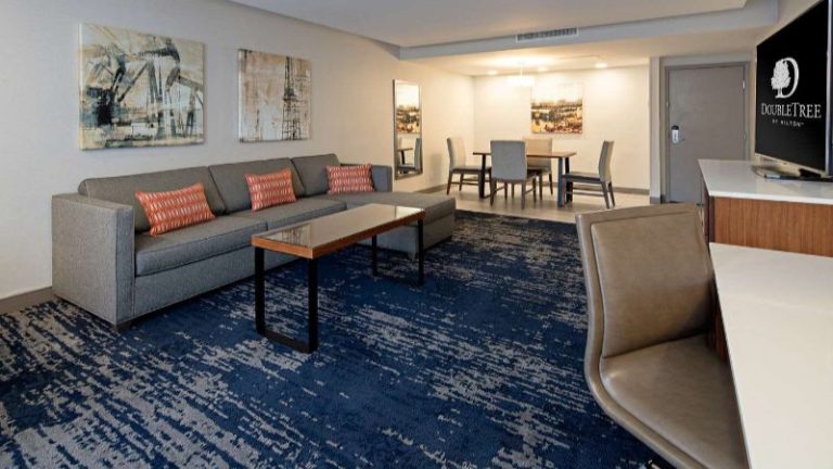 DoubleTree by Hilton Hotel Bakersfield