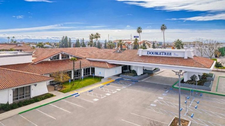 DoubleTree by Hilton Hotel Bakersfield