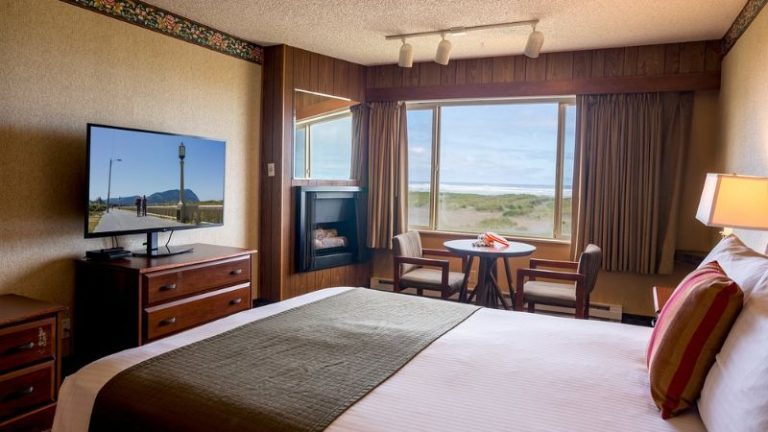 Ebb Tide Oceanfront Inn