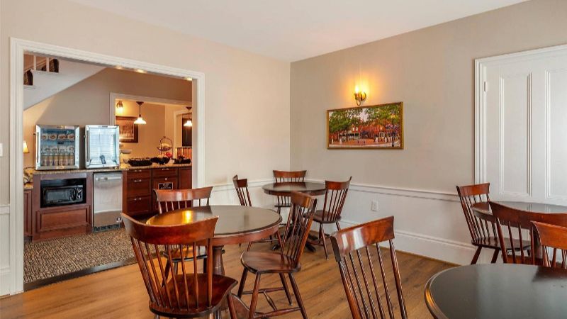 Essex Street Inn & Suites, Ascend Hotel Collection, room with private jacuzzi, photo 6