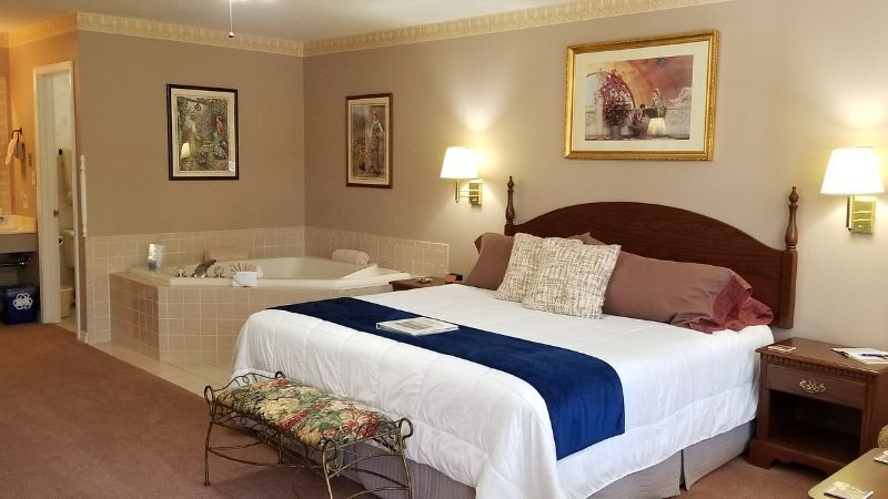 Evening Shade Inn2 - jacuzzi hotel room