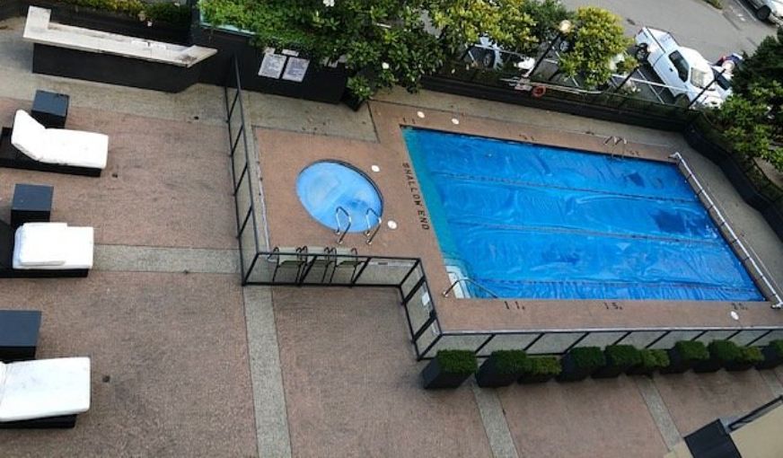 Executive Suites Hotel & Conference Centre, Metro Vancouver, room with private jacuzzi, photo 7