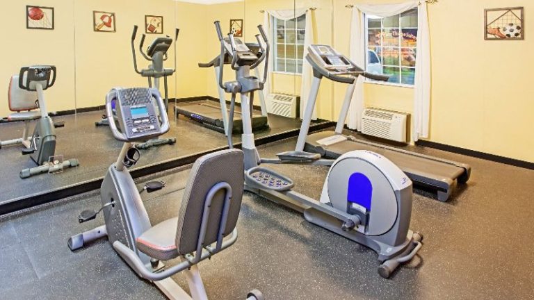 Days Inn & Suites by Wyndham Terre Haute
