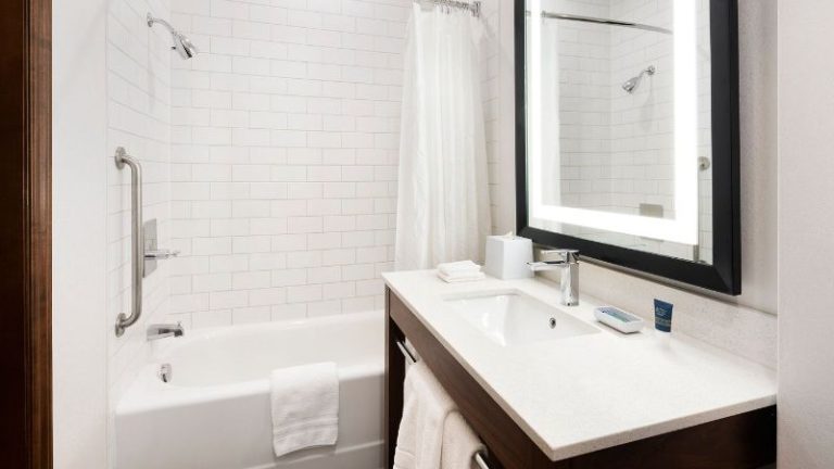 Four Points by Sheraton Calgary Airport
