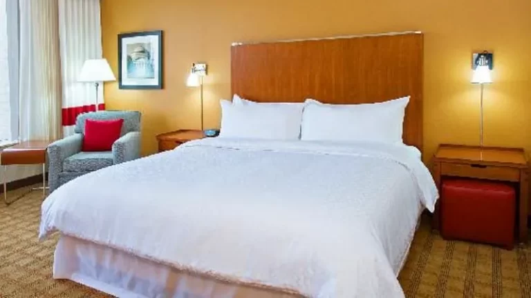 Four Points by Sheraton Winnipeg South