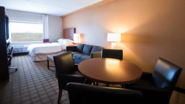 Four Points by Sheraton Winnipeg South