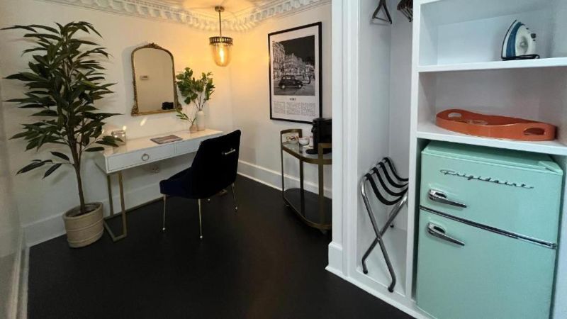 Front Street Inn, room with private jacuzzi, photo 7