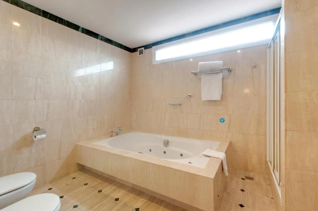 Gran Hotel Los Ángeles, habitación con jacuzzi privado