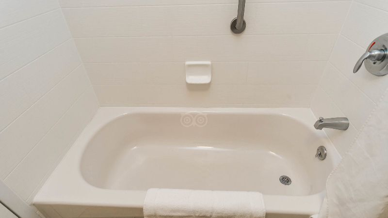 Hampton Inn & Suites Madison Downtown, room with private jacuzzi, photo 4