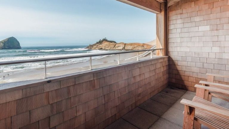 Headlands Coastal Lodge & Spa
