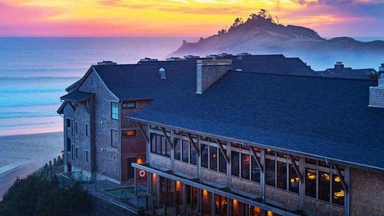 Headlands Coastal Lodge & Spa