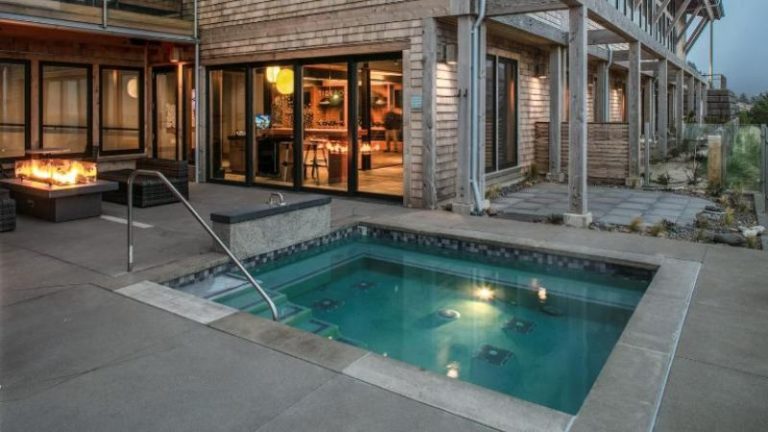 Headlands Coastal Lodge & Spa