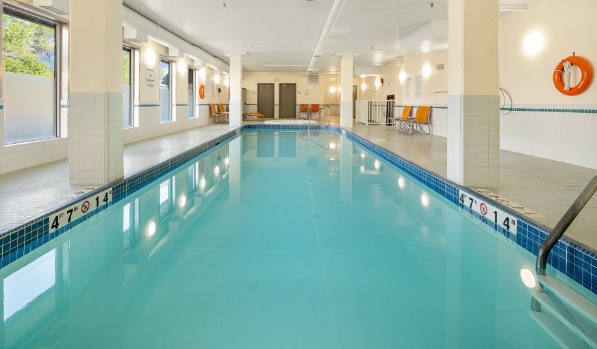 Holiday Inn Conference Ctr Edmonton South By IHG, room with private jacuzzi, photo 6